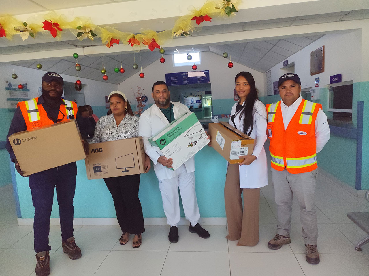 Donación de equipos de cómputo al Hospital Municipal de Pepillo Salcedo.