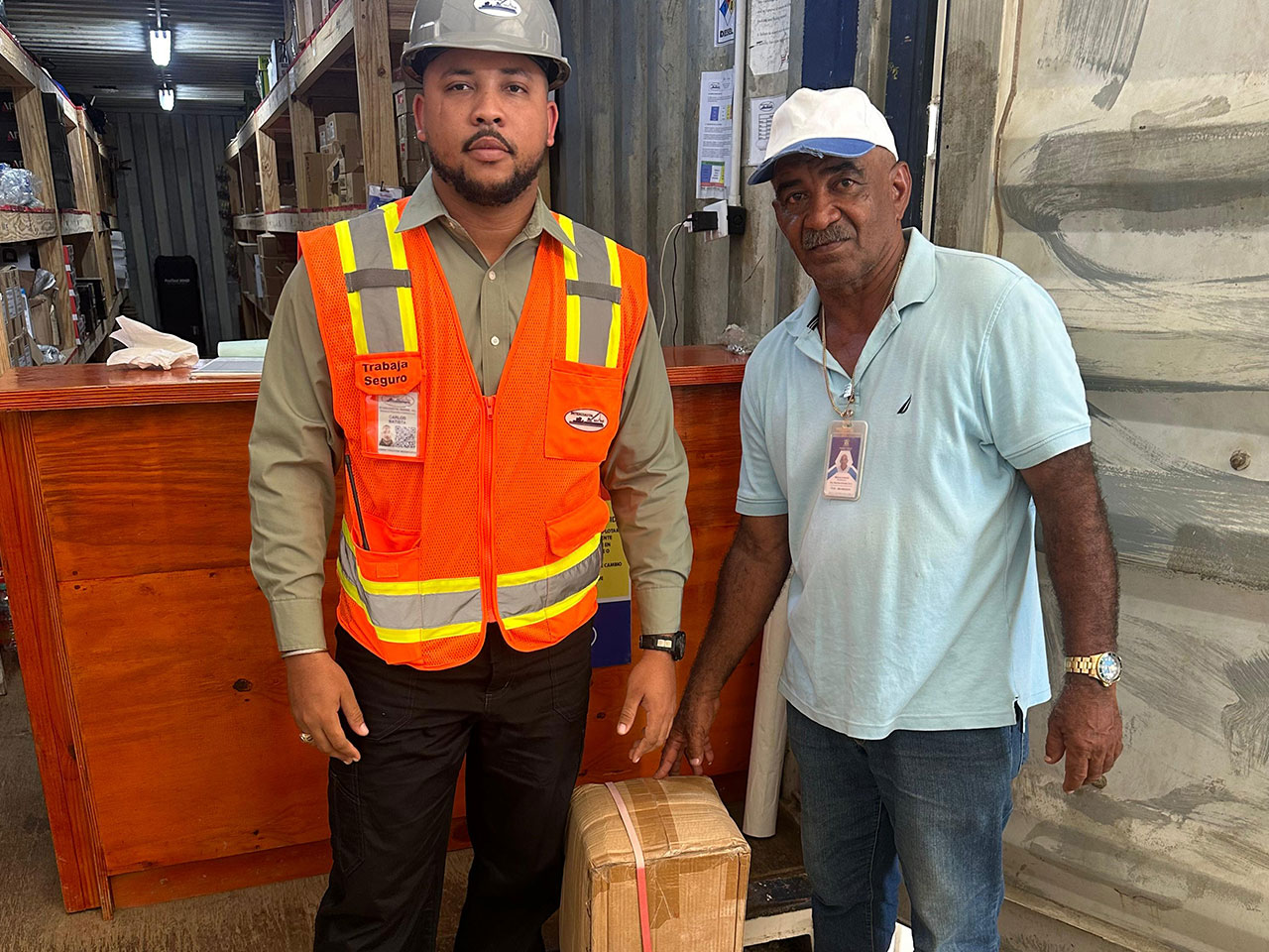 Entrega de equipo de protección personal al Ayuntamiento Municipal de Pepillo Salcedo.